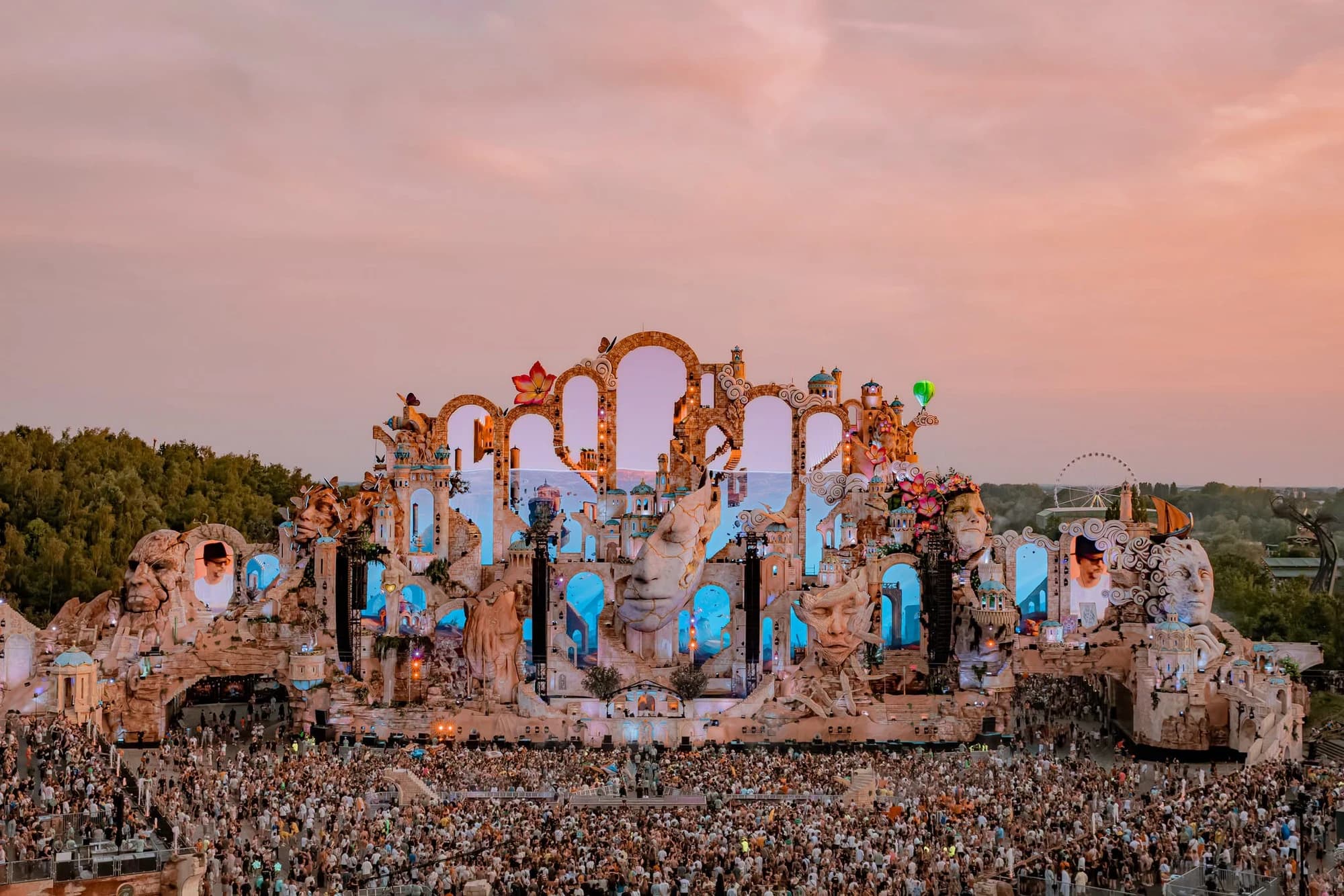 Tomorrowland zapełnia Brukselę: 60 000 noclegów w dwa festiwalowe weekendy