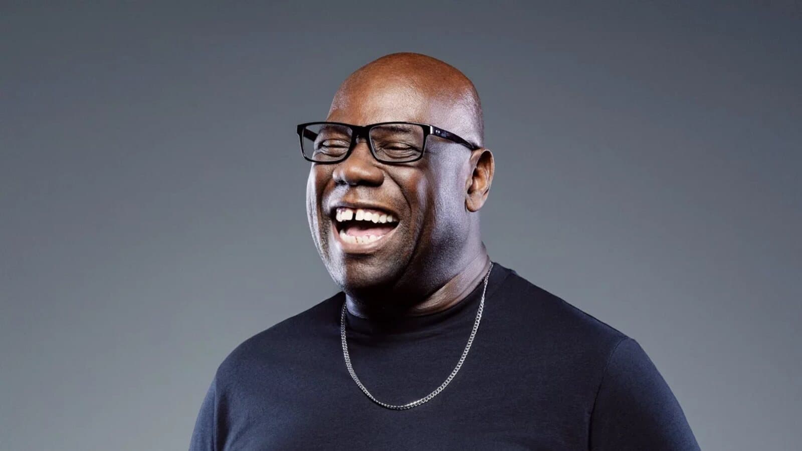 Carl Cox za konsoleta DJ-ska podczas wystepu