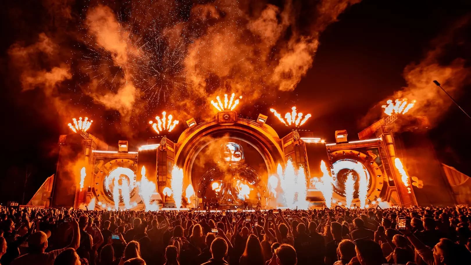Sunrise Festival 2026: 124 artystów i sześć scen w Podczelu